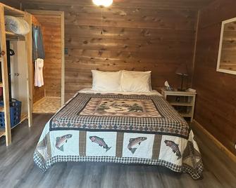 Red Lodge Resort - Mindemoya - Bedroom