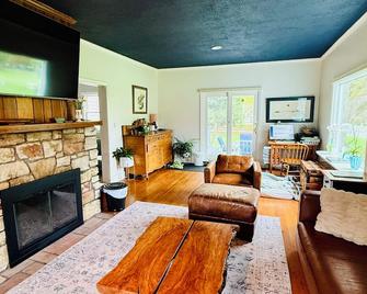 Beautiful home with large yard - Canton - Living room