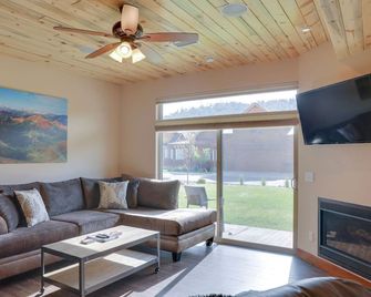 2 Bd 2 Story Townhome | Ac, Close to Town, Park, River, Hot Springs - Pagosa Springs - Sala de estar
