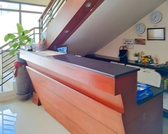 RedDoorz @ La Trinidad Pension House Aklan - Калібо - Рецепція