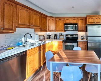 Beautiful tranquil centrally located condo - Collingwood - Kitchen