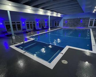 Travelodge by Wyndham Lincoln Near White Mountain - Lincoln - Pool