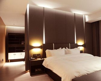 Haiyan Hotel - Shanghai - Bedroom