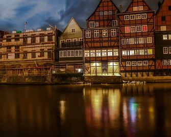 Excl. Apartment 69 Sqm, Quiet Central Location 5 Minutes Walk To The Historic Old Town - 呂內堡 - 建築