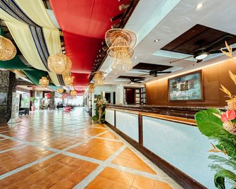 Waterfront Insular Hotel Davao - Davao City - Front desk