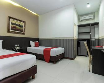 RedDoorz Plus @ Tuparev Cirebon - Cirebon - Ložnice