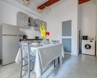 Stylish 1BR Studio Apt in Gzira - Sliema - Sala pranzo