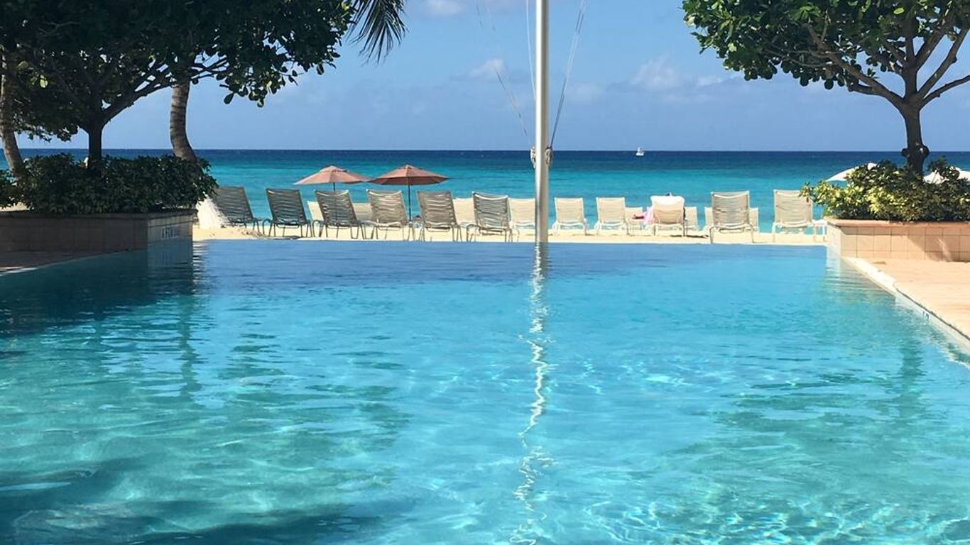 加勒比俱樂部豪華公寓酒店 - 七英里海灘