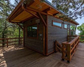 Modern High End Cabin #3 on Horsehead lake with private viewing tower - Clarksville - Patio