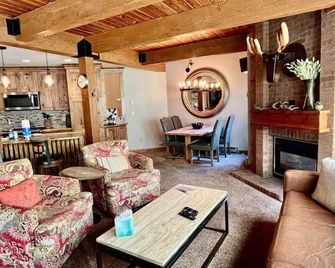 Lift Tickets Ground Floor in Mtn Village, Wifi, Fireplace, Hot Tubs - Steamboat Springs - Sala de estar