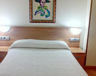 Hostal Del Carmen - Santander - Bedroom