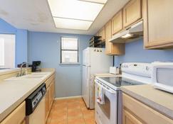 Walk to Beach - Heart of Entertainment District 1 Bedroom Home by RedAwning - South Padre Island - Kitchen