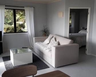 Fabulous water front apartment - Opua - Living room