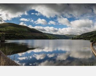 Ty Fferm Hen Coity Bach Farm, over looking Toal y fory - Talybont-on-Usk - Pool