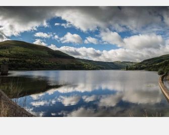 Ty Fferm Hen Coity Bach Farm, over looking Toal y fory - Talybont-on-Usk