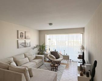 Cosy apartment near Zaventem Airport & Schuman Area - Brussels - Living room
