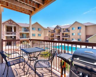 6h Spacious Redcliff Condo, Pool & Hot Tub - Moab - Balcony