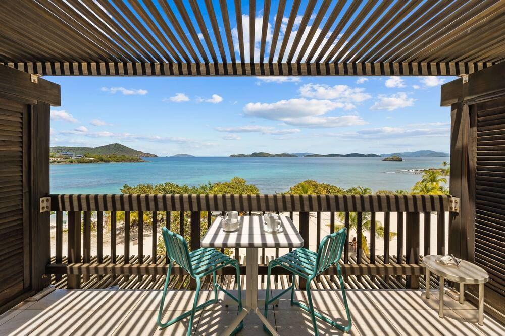 Sapphire Outlook Villa : Beachfront 2-story Villa on Sapphire Beach, St. Thomas - Saint Thomas Island - Balcón
