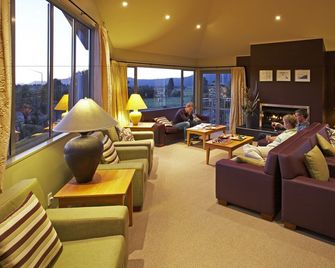 Te Weheka Boutique Hotel - Fox Glacier - Living room