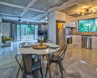 Stunner 2 min walk to beach - Torquay - Dining room