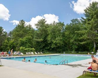 Rustic Chalet at Camp Coldbrook! - Barre - Piscina