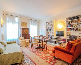 كاتوريلي ديمورا ستوريكا - البندقية - غرفة معيشة