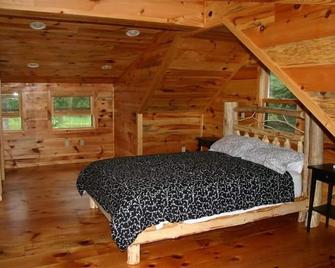 Lake Hayward Log Cabin-Close to Everything - Hayward - Slaapkamer