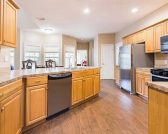 A quiet place to relax with family and close enough to everything you need. - Ruston - Küche
