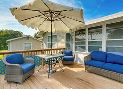 Cozy Stafford Home with Outdoor Pool Pets Welcome! - Strafford - Balcony