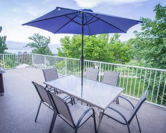 Naramata Countryside Cottage with View - Naramata - Balcony