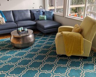 Guppies Lakehouse-Prvt. Lake Acc, Close to Rainier - 스파나웨이 - 거실