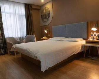 Homeinn Pebble Hotel (Fushun North Station Yong'an Bridge) - Fushun - Bedroom