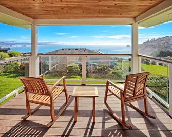 Ocean View Village Condo with Trails to Beaches - Trinidad - Balcony