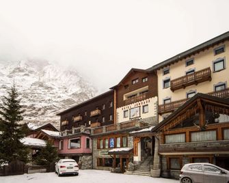 Hotel Jumeaux - Breuil-Cervinia - Building
