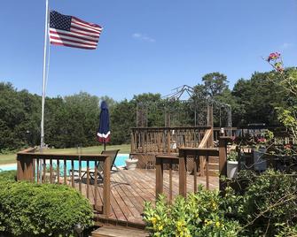 Exquisite lakeside views in a tranquill, quiet setting! - Gatesville - Binnenhof