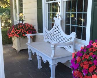 Better than a 5-star hotel for extended business stay or romantic getaway - Lake Oswego - Patio