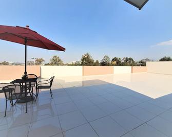 Incredible Premium Suite! 2 Minutes From Tec 04! - Ciudad López Mateos - Balcón
