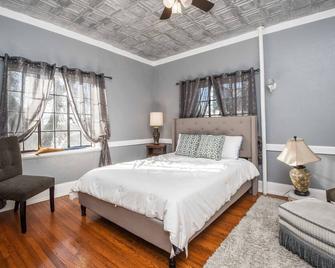 Downtownriverviews Walk To Market Sq & Utget 3 Night Beach Trip By Booking - Knoxville - Bedroom