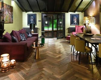 Small Luxury Boutique Hotel Wilma J - Vinkeveen - Living room