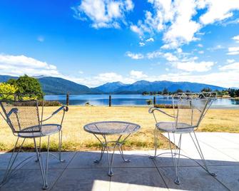 Te Anau Lakeview Holiday Park & Motels - Te Anau - Binnenhof