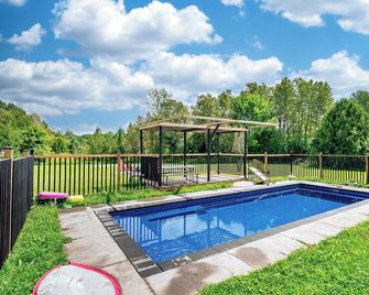 The Markdale Retreat - Markdale - Pool