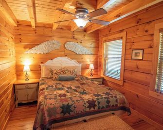 Cabin On New River, Fire Pit, Dogs Ok, Hot Tub With Views - Sleeps 10 - Piney Creek - Bedroom
