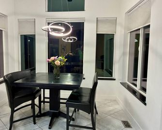 Large Gorgeous Modern Home - Bountiful - Comedor