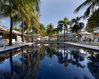 Coralview Beach Resort - Morong - Piscina