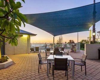 Sunset on Esplanade - Scarborough - Patio