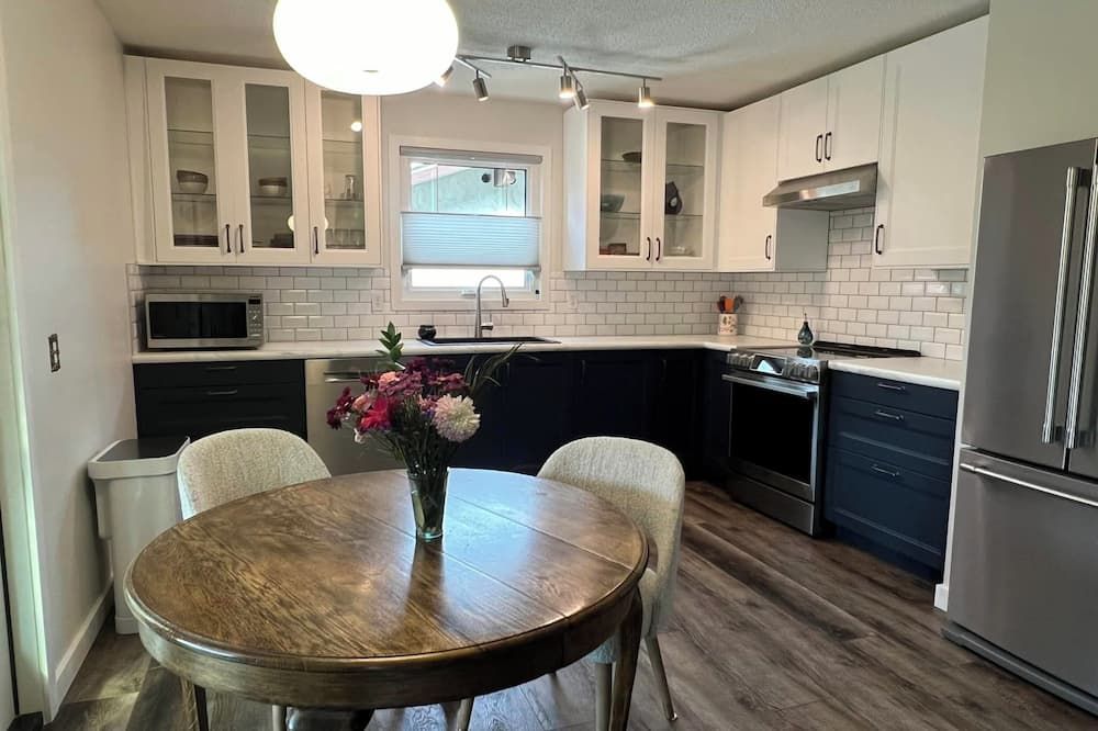 Home away from Home - Rocky Mountain House - Keuken