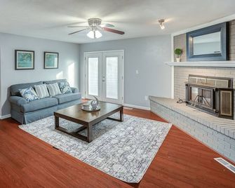 Belleville Beauty - Luxury Stay for Work or stay for Play either way this is the perfect property for you! residence - Belleville - Living room