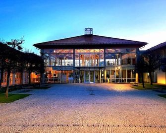 Sportschule Oberhaching - Oberhaching - Bâtiment