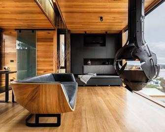 The Tailored Pod - A Compact Oasis - Lewisham - Living room