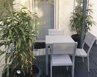 Urban Stay Hamburg - Apartments Mitten Im Herzen Von Ottensen - Hamburg - Innenhof